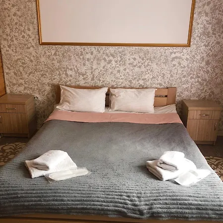 Дерев'яний котедж Good House