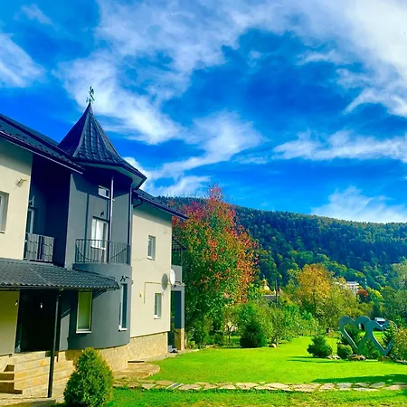 Lodge Good House *