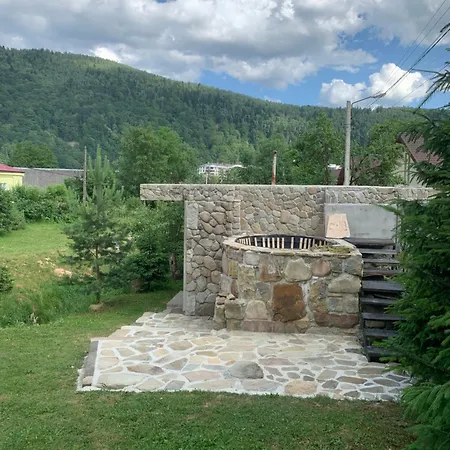 Good House Деревянный коттедж Яремча